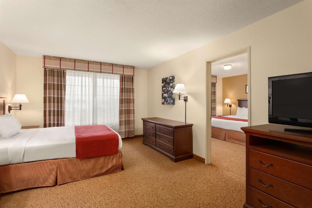 Country Inn & Suites by Radisson Ames IA - image 6