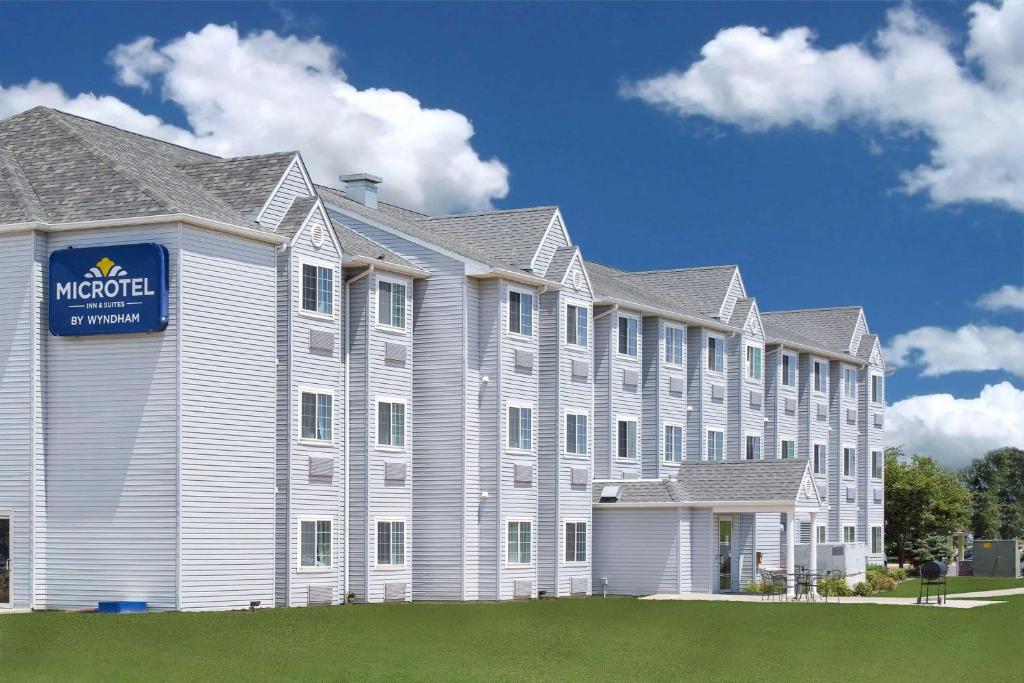 MICROTEL Inn and Suites - Ames - main image