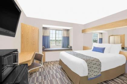 MICROTEL Inn and Suites - Ames - image 13