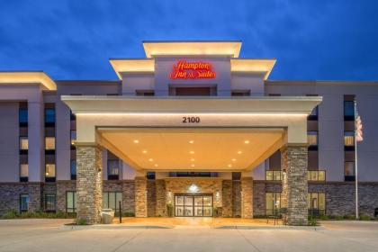 Hampton Inn and Suites Ames IA - image 2