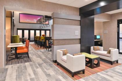 Hampton Inn and Suites Ames IA - image 4