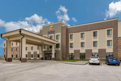 Comfort Inn and Suites Ames near ISU Campus - image 1