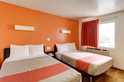 Motel 6-Amherst OH - Cleveland West - Lorain - image 11