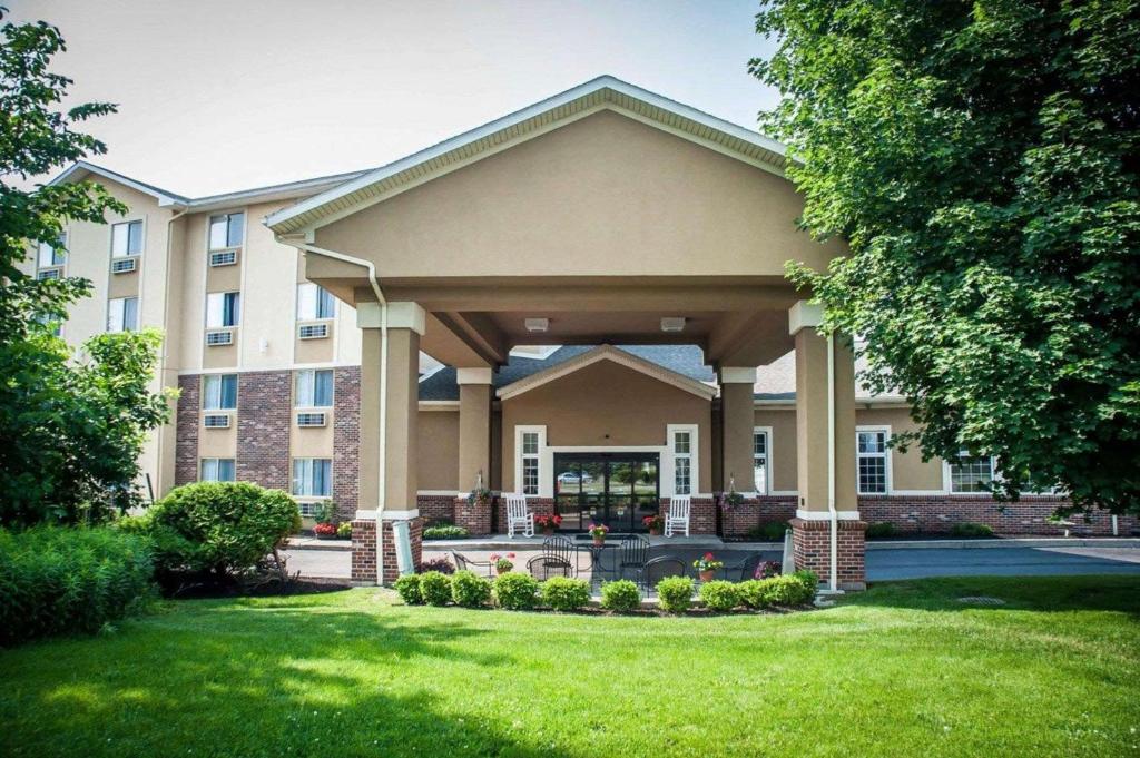 Comfort Inn University - image 2