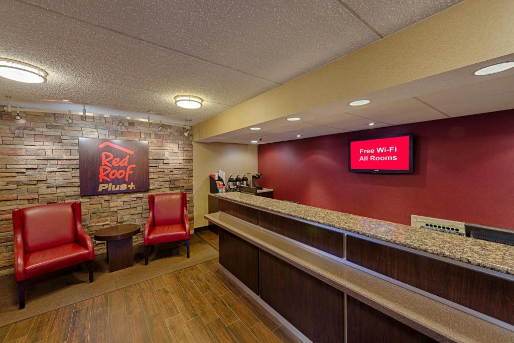 Red Roof Inn PLUS+ University at Buffalo - Amherst - image 6