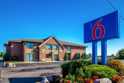 Motel 6-Amherst NY - Buffalo - image 1