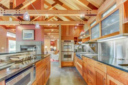 Fidalgo Island Waterfront Stunner - image 3