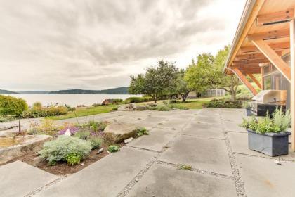 Fidalgo Island Waterfront Stunner - image 8