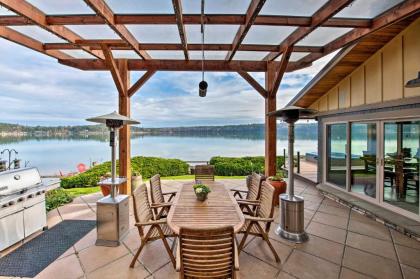 Similk Bay Retreat with Deck Fire Pit and Hot tub Anacortes