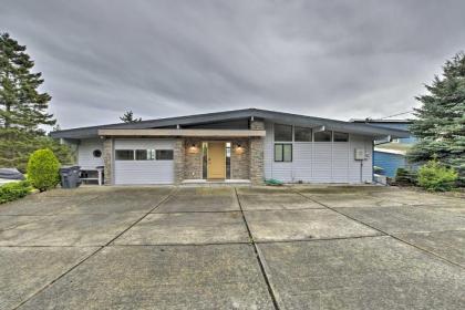 Bayfront Home - Take Ferry to the San Juan Islands - image 2