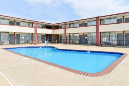 Castle Inn & Suites Anadarko - image 11