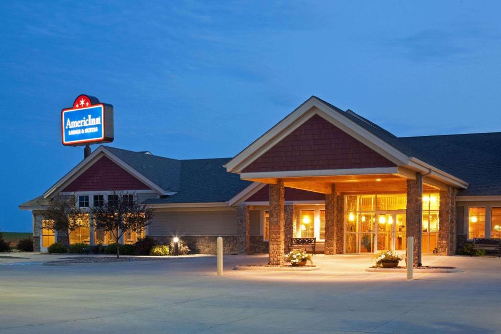 AmericInn by Wyndham Anamosa - main image