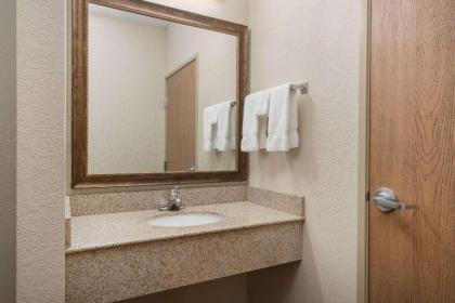 AmericInn by Wyndham Anamosa - image 14