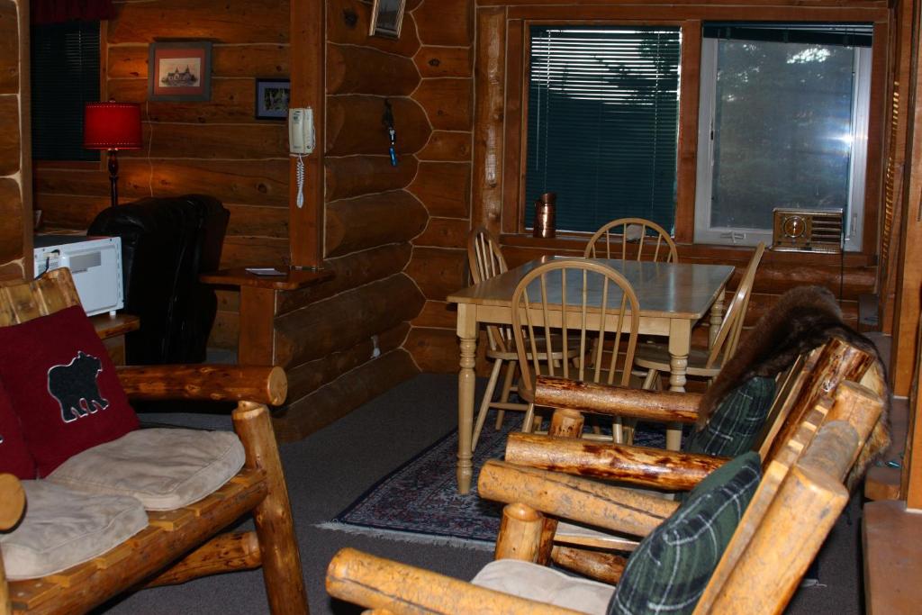 Moose Cabin - image 6