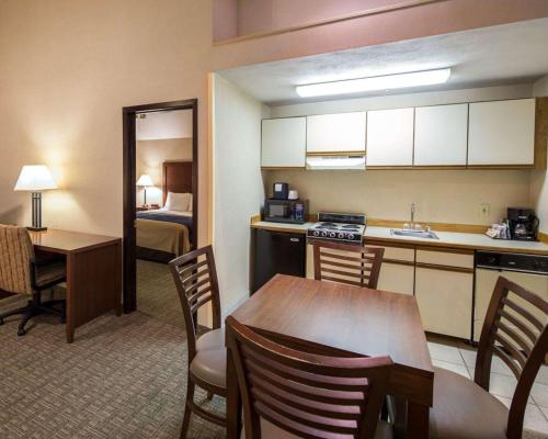 Comfort Inn Ship Creek Anchorage - image 2