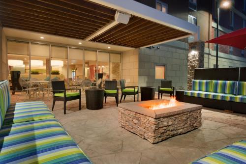 Home2 Suites by Hilton Anchorage/Midtown - image 3