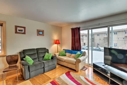 Central Anchorage Condo Walk to Town and Coast! - image 3