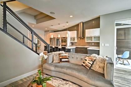 Modern Anchorage Townhome - By Delaney Park Strip! - image 11