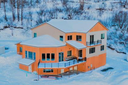 Anchorage Getaway with Mtn Views about 4 half Miles to Zoo! - image 15