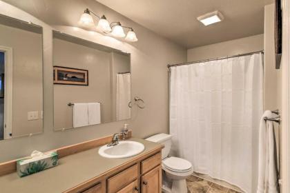 Cozy Anchorage Townhome Walk to Jewel Lake! - image 13