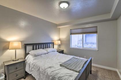 Cozy Anchorage Townhome Walk to Jewel Lake! - image 17