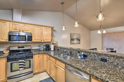 Cozy Anchorage Townhome Walk to Jewel Lake! - image 9