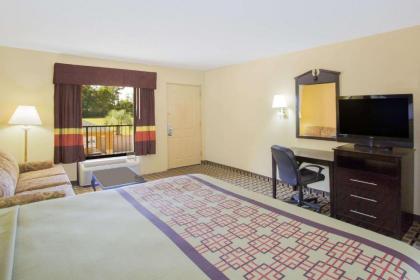 Days Inn by Wyndham Andalusia - image 13