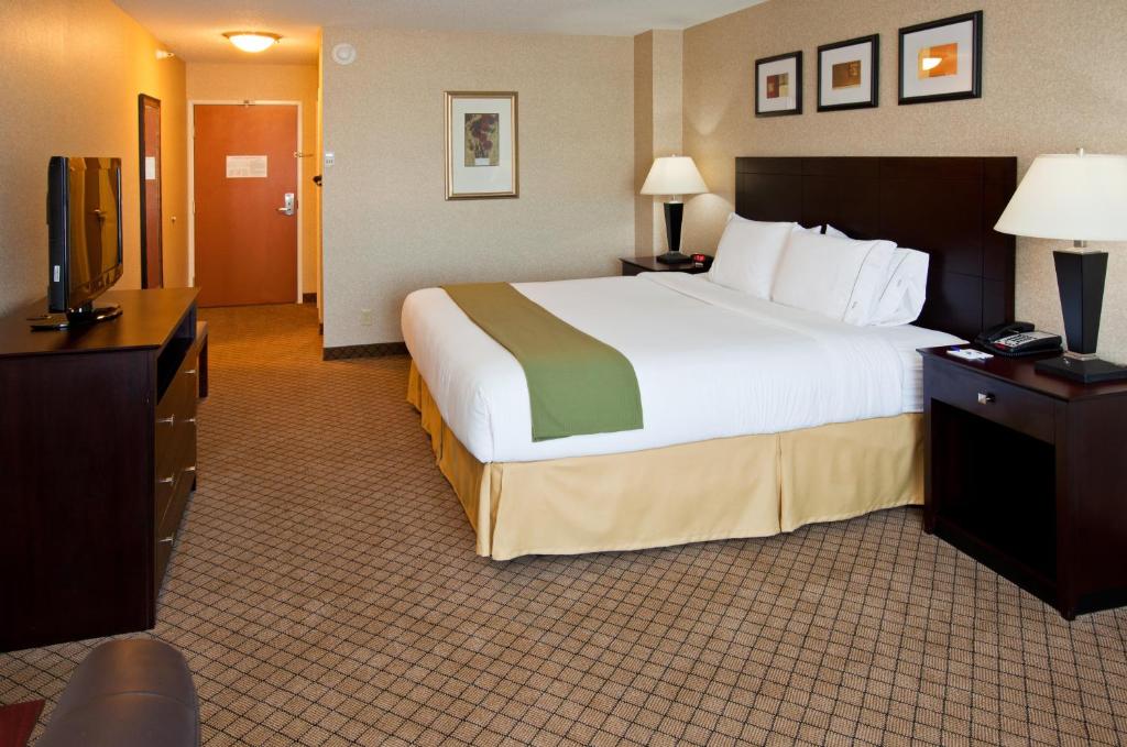 Holiday Inn Express Hotel & Suites Anderson an IHG Hotel - image 3