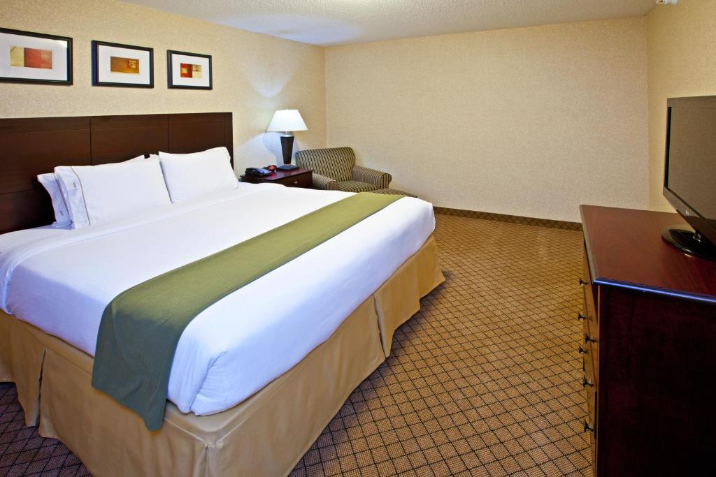 Holiday Inn Express Hotel & Suites Anderson an IHG Hotel - image 4