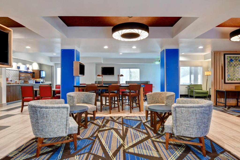 Holiday Inn Express Hotel & Suites Anderson I-85 - HWY 76 Exit 19B an IHG Hotel - image 3