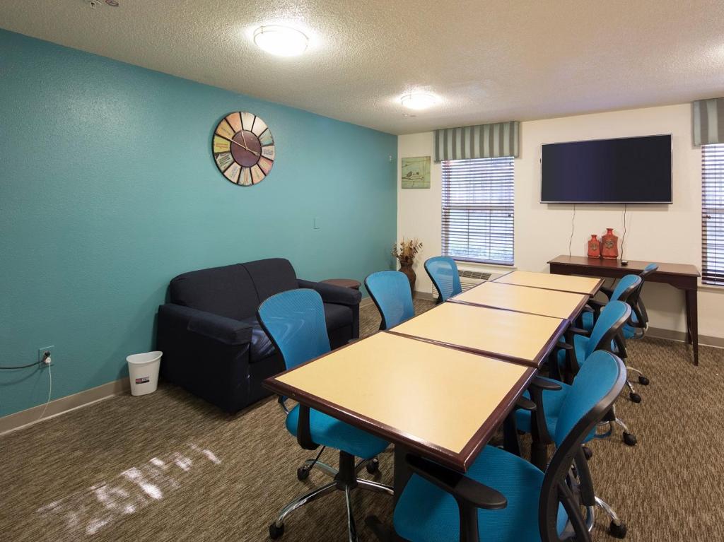 InTown Suites Extended Stay Anderson Sc- Clemson University - image 4