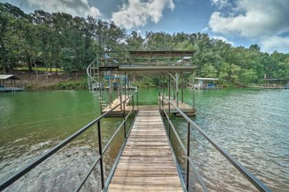 Lovely Lakefront Home with Deck Kayak Available Anderson