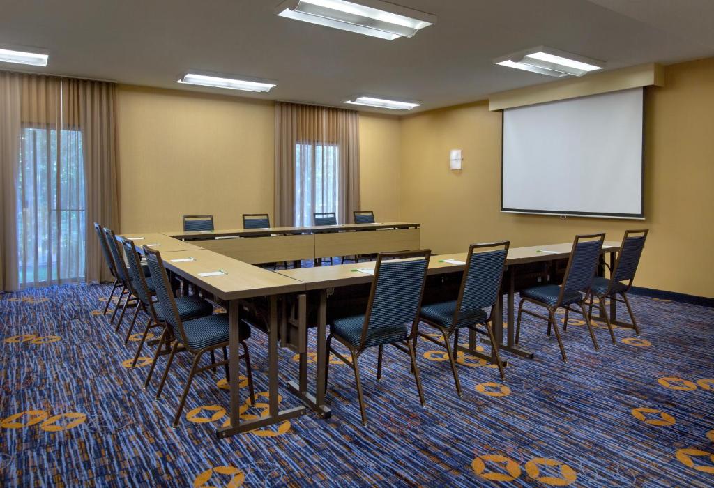 Courtyard by Marriott Boston Andover - image 5