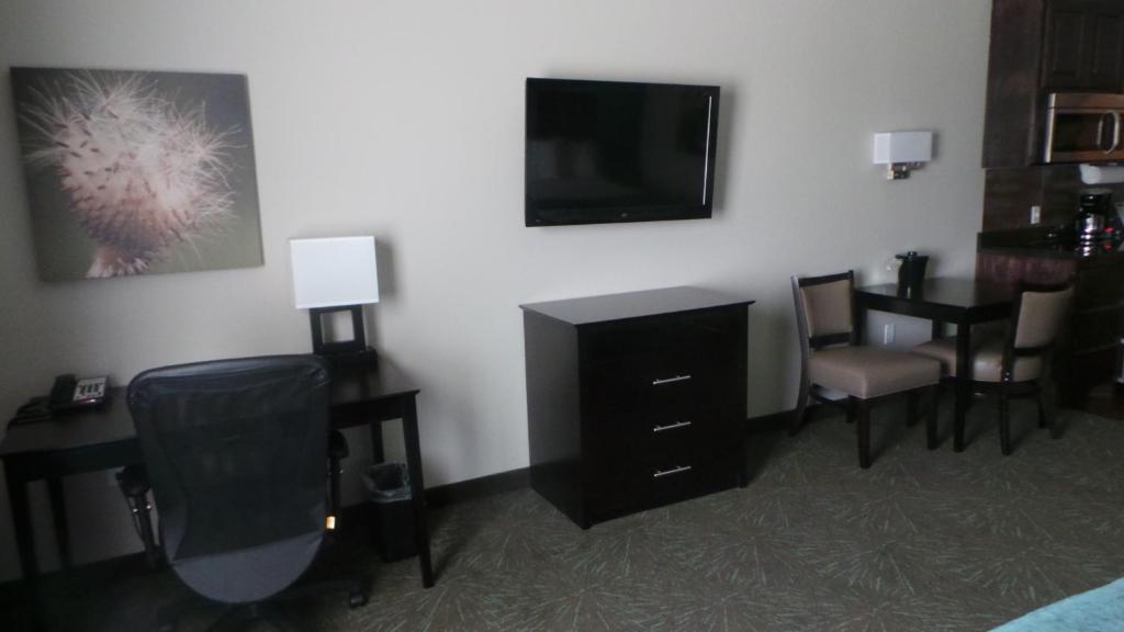 Oakwood Suites - image 3