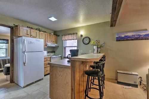 Condo with Grill Access- Mins to Angel Fire Rsrt - image 5