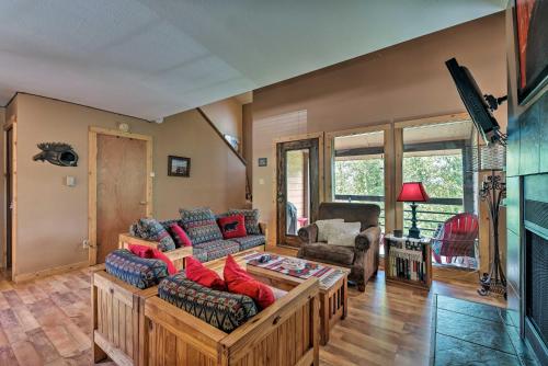 Spacious Rustic Condo with Deck Short Walk to Slopes - image 4