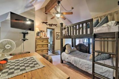 Spacious Rustic Condo with Deck Short Walk to Slopes - image 5