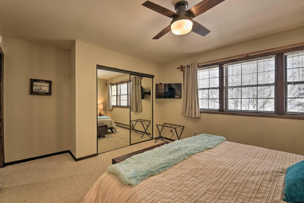 Modern Couples Condo with Loft and Wheeler Peak View! - image 7