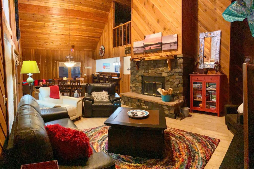 Angels Envy about Cabin with Deck 4 Miles to Ski Lift! - main image