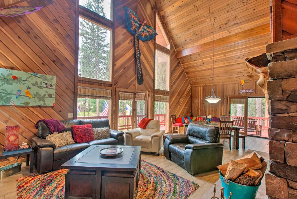 Angels Envy about Cabin with Deck 4 Miles to Ski Lift! - image 4