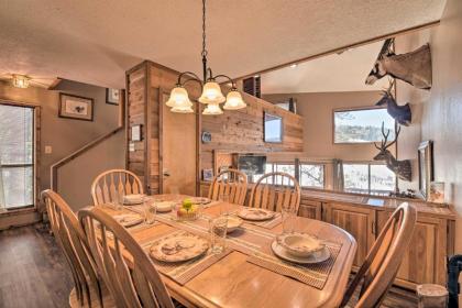 Charming Angel Fire Condo with Ski Slope Access - image 2