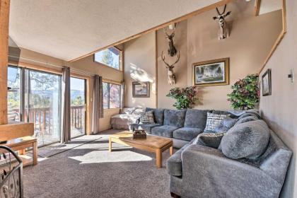 Charming Angel Fire Condo with Ski Slope Access - image 3