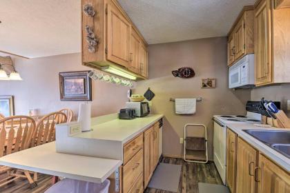 Charming Angel Fire Condo with Ski Slope Access - image 5