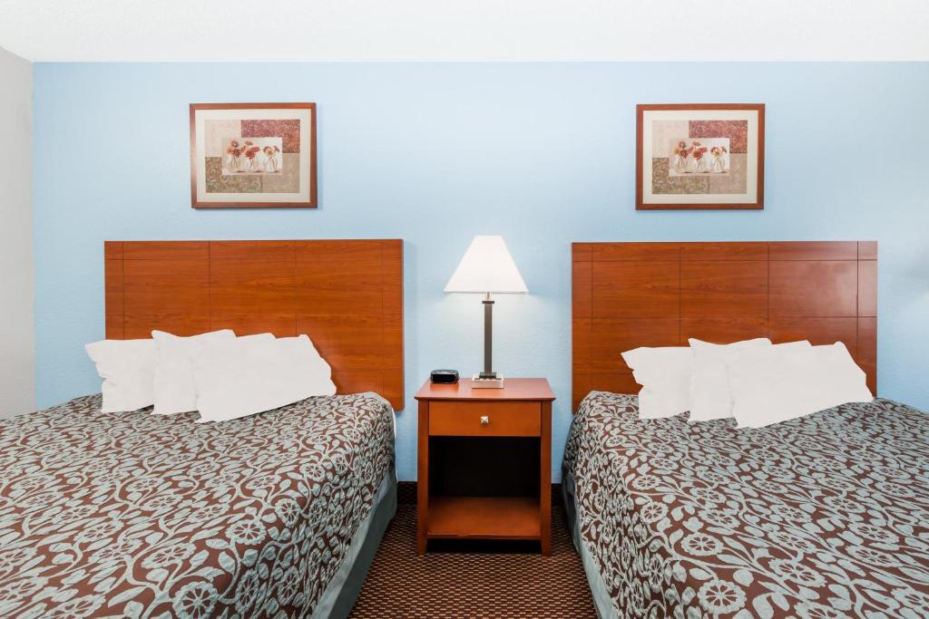 Days Inn by Wyndham Ankeny - Des Moines - image 2