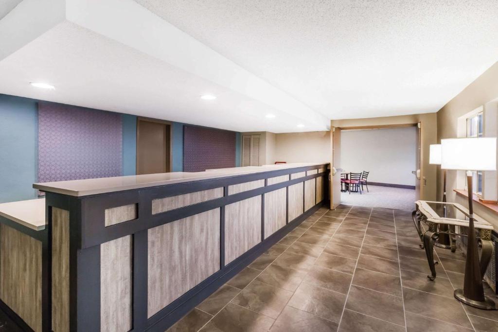 Ramada by Wyndham Ankeny - image 3