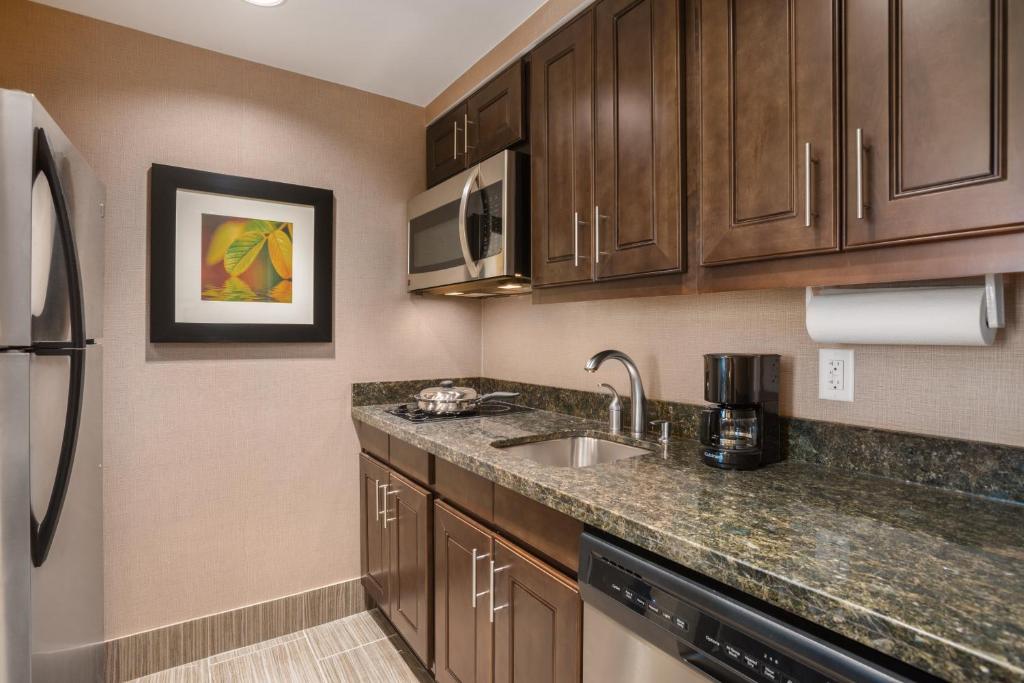 Homewood Suites by Hilton Ankeny - image 3