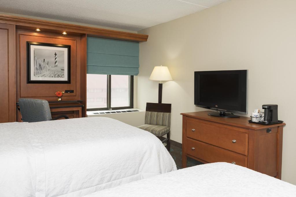 Hampton Inn Ann Arbor - North - image 2