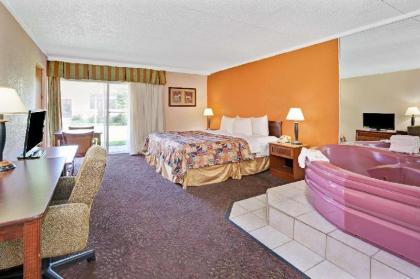 Days Inn by Wyndham Ann Arbor - image 3