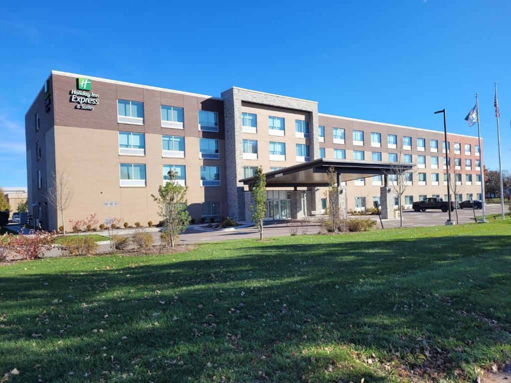 Holiday Inn Express & Suites - Ann Arbor - University South an IHG Hotel - main image