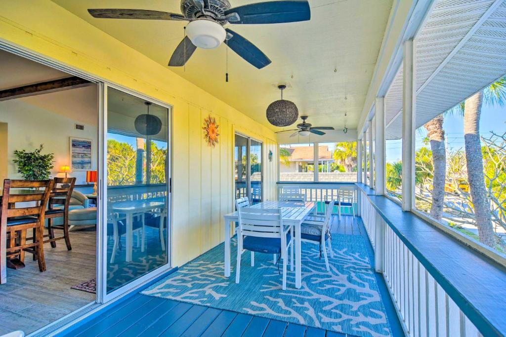 Vibrant Island Home with Pool 1 Block to Beach - image 3